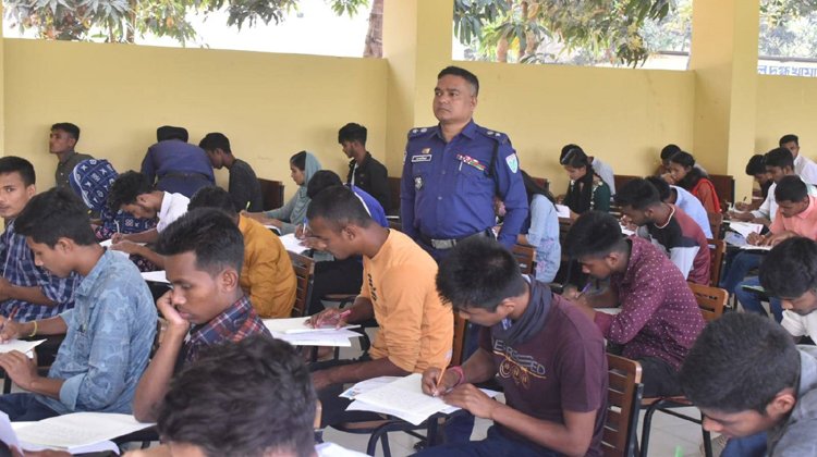 ট্রেইনি রিক্রুট কনস্টেবল(টিআরসি) পদে নিয়োগে লিখিত পরীক্ষা অনুষ্ঠিত