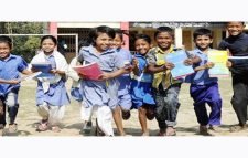 যে স্কুলে এক ক্লাসের পর বাজে ছুটির ঘন্টা