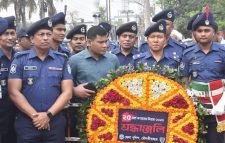 ২৫ মার্চ গণহত্যা দিবসে বীর শহিদদের প্রতি মৌলভীবাজার জেলা পুলিশের শ্রদ্ধাঞ্জলি