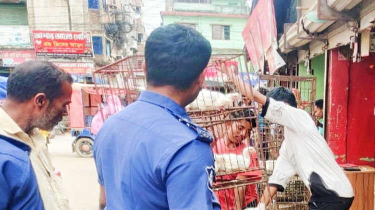 ফুটপাত দখলমুক্ত করতে কুলাউড়ায় পুলিশের অভিযান