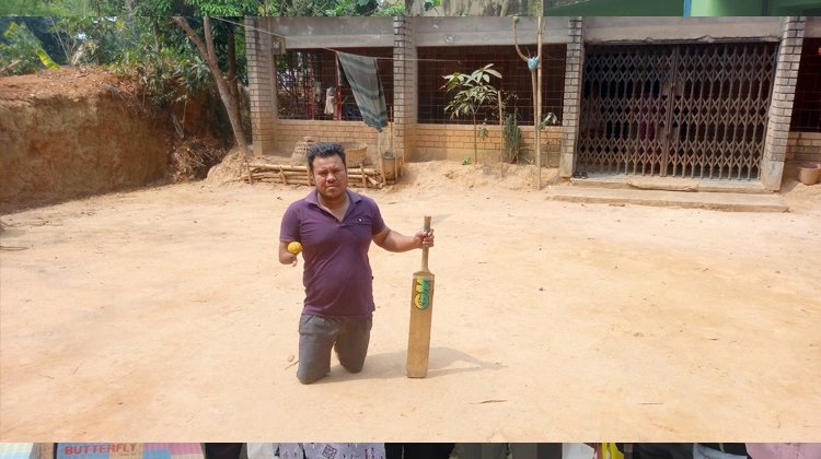 এক হাতে ভর করে বিবিএ পাস: চাকরি চান প্রতিবন্ধী কামরুল