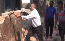 মৌলভীবাজারে পৌর এলাকায় দেওয়াল ভেঙে রাস্তা প্রশস্তকরণের কাজ আবার শুরু