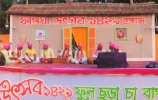 ফুলছড়া চা বাগানের মাঠে আয়োজন করা হয় এ ফাগুয়া উৎসব