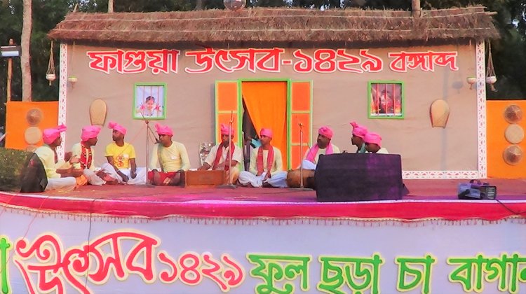 ফুলছড়া চা বাগানের মাঠে আয়োজন করা হয় এ ফাগুয়া উৎসব