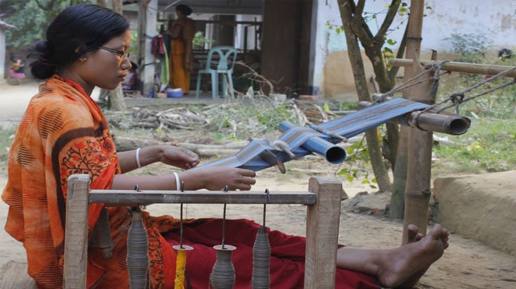মনিপুরী তাঁতবস্ত্র দেশী-বিদেশী পর্যটকদের কাছে একটি প্রধান আকর্ষন