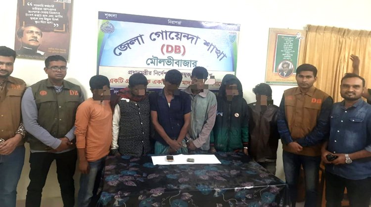 ডিবির অভিযানে জুয়ার আসর থেকে ৬ জন আটক