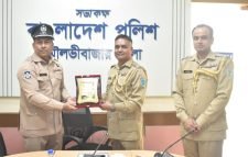 জেলা পুলিশের মাসিক অপরাধ সভা অনুষ্ঠিত, সেরা থানা-অফিসারদের পুরস্কার প্রদান