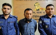 শিশু ধর্ষণের অভিযোগে বৃদ্ধ গ্রেফতার