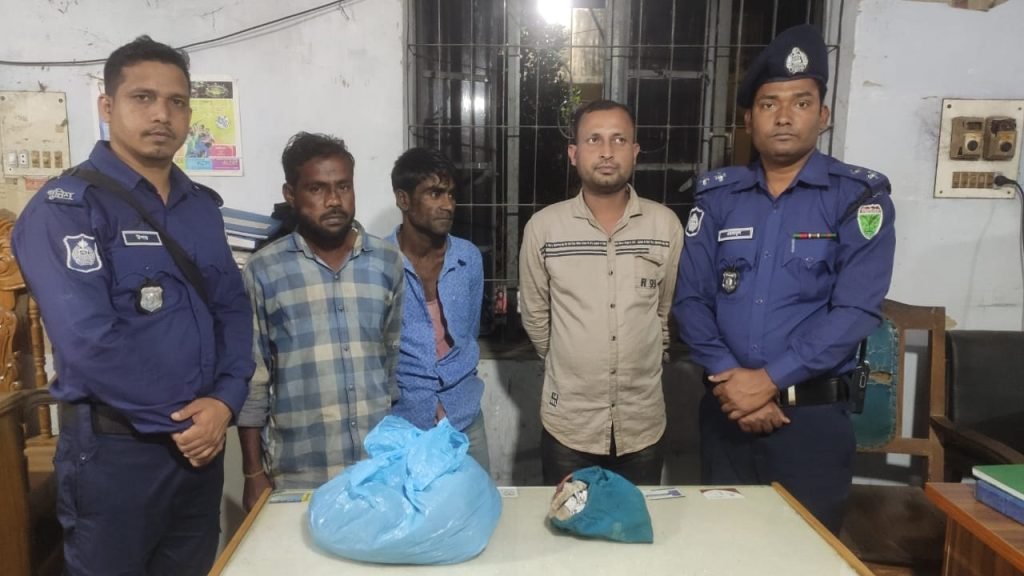 গাঁজাসহ ৩ মাদক ব্যবসায়ী আটক