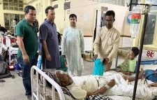 চট্টগ্রামে সীমা অক্সিজেন কারখানা দূর্ঘটনায় আহতদের মাঝে ফল সামগ্রী বিতরণ করল সিলেট-চট্টগ্রাম ফ্রেন্ডশিপ ফাউন্ডেশন।