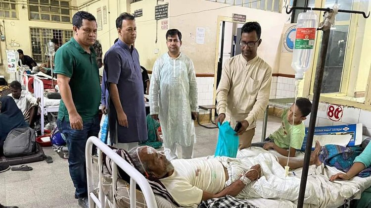 চট্টগ্রামে সীমা অক্সিজেন কারখানা দূর্ঘটনায় আহতদের মাঝে ফল সামগ্রী বিতরণ করল সিলেট-চট্টগ্রাম ফ্রেন্ডশিপ ফাউন্ডেশন।