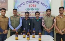 ডিবির অভিযানে বিদেশি মদসহ আটক ২