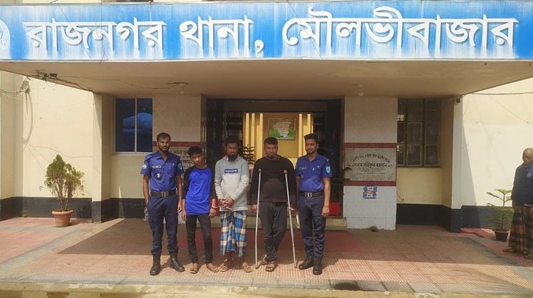 ফুঁ দিয়ে’ টাকা ছিনতাই চক্রের ৩ সদস্য গ্রেফতার