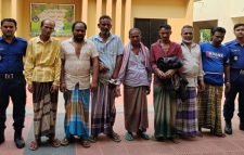 জুয়ার আসর থেকে ৭ জুয়ারি আটক