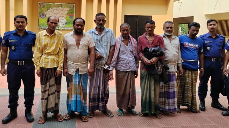 জুয়ার আসর থেকে ৭ জুয়ারি আটক