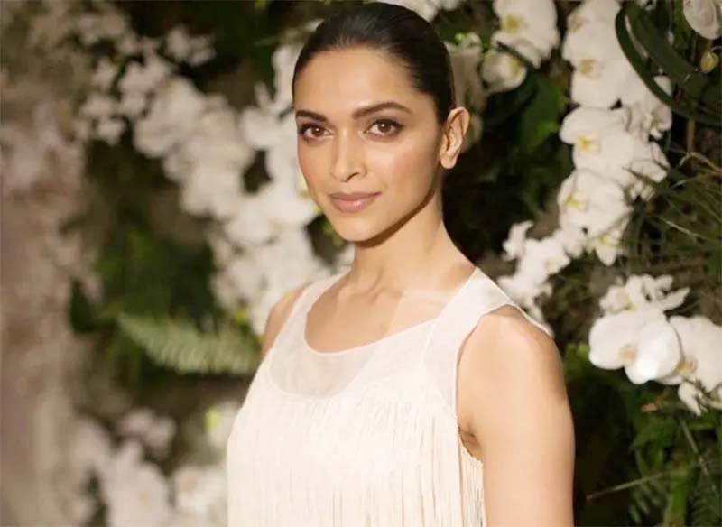 অস্কার মঞ্চে দীপিকা