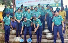 সিলেট পুলিশ লাইন্সের পুকুরে মাছের পোনা অবমুক্ত
