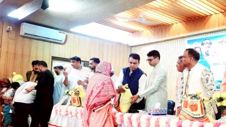 রাজনগরে খাদ্য সামগ্রী বিতরণ