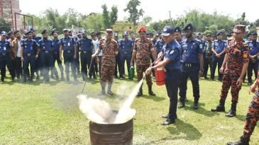 মৌলভীবাজার পুলিশ লাইন্সে বার্ষিক অগ্নি-নির্বাপণ কর্মশালা ও মহড়া অনুষ্ঠিত
