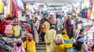 জুড়ীতে জমে উঠেছে ঈদের কেনাকাটা