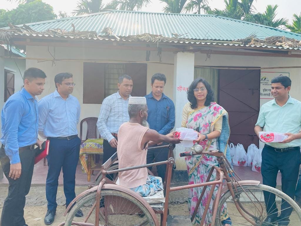  সদর উপজেলার শ্রীরাইনগর আশ্রয়ন প্রকল্প পরিদর্শন করলেন  জেলা প্রশাসক ড. উর্মি বিনতে সালাম