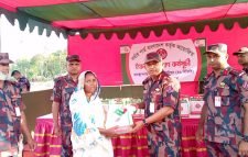 কমলগঞ্জে বিজিবি’র ইফতার ও রাতের খাবার বিতরণ