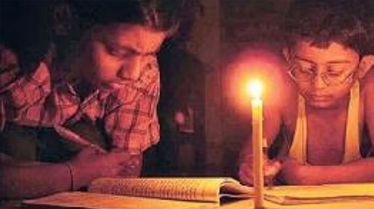 একমাস ধরে বিদ্যুৎ বঞ্চিত ৭ পরিবার