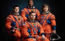 ৫৪ বছর পর চাঁদের বুকে অভিযান করছেন ৪ নভোচারী