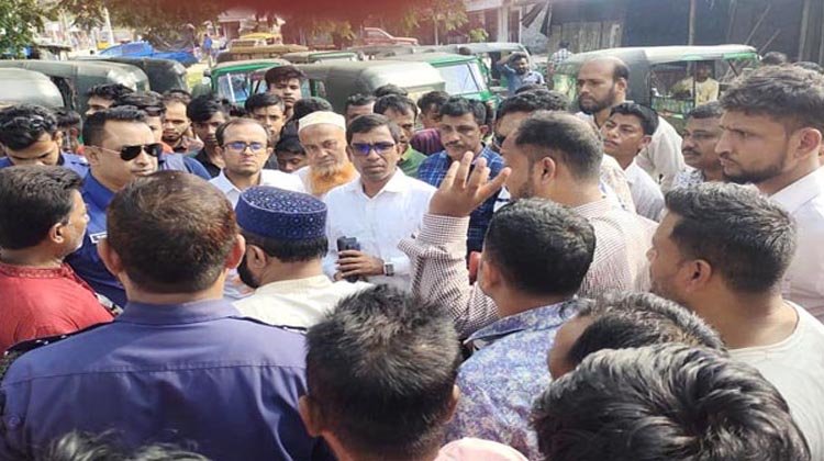 বড়লেখায় দু’ছাত্রের বিরোধের জেরে সড়ক অবরোধ: ভিডিও করায় বৃটিশ নাগরিককে ছুরিকাঘাত