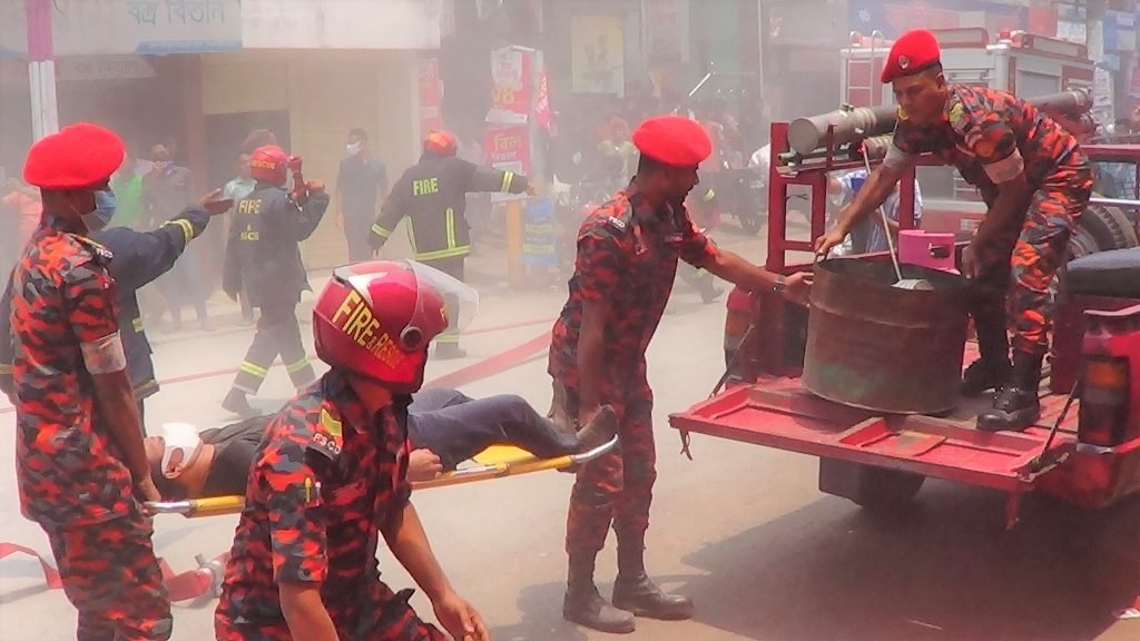 মৌলভীবাজারে আগুন নিয়ন্ত্রণে অনুষ্ঠিত হলো ফায়ার সার্ভিস মহড়া