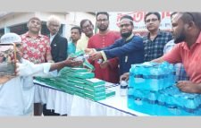 শ্রীমঙ্গল প্রেসক্লাবের ইফতার মাহফিল ও পথচারীদের মাঝে ইফতার বিতরণ