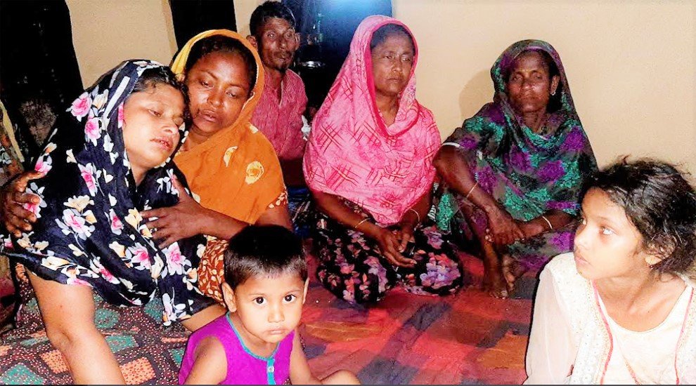 শোকে স্তব্ধ নিহত শিশু মাহিনের পরিবার