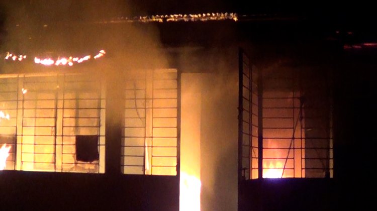 অগ্নিকান্ডে চারটি ঘর পুড়ে ছাই হয়ে গেছে :ক্ষয়ক্ষতির পরিমান ১০ লক্ষ টাকা