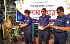 সদর মডেল থানা পুলিশের উদ্যোগে ৪০০ জনের মানুষের মাঝে ইফতার বিতরণ