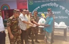 জুড়ীতে সেনাবাহিনীর খাদ্য বিতরণ