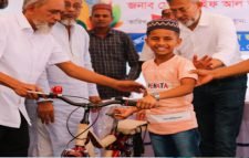 ৪০ দিন জামায়াতে নামাজ পড়ে বাইসাইকেল পেল ৬৭ কিশোর