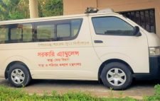 কমপ্রেক্স চার মাস ধরে স্বাস্থ্য কমপেক্সের অ্যাম্বুলেন্স সেবা বন্ধ : তেলের অগ্রিম বরাদ্দ না পাওয়ায় অ্যাম্বুলেন্স বন্ধ রাখা হয়েছে