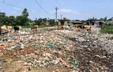 কলেজের সামনে ময়লার ভাগাড়: অনির্দিষ্টকালের জন্য ক্লাস বর্জন