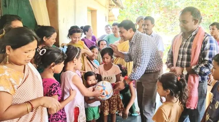 জুলেখা খাসিয়া পুঞ্জি পরিদর্শনে ইউএনও আলী রাজীব মাহমুদ মিঠুন
