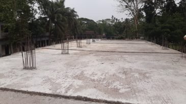 কুলাউড়ার বরমচাল স্কুল এন্ড কলেজ বিদ্যালয় ভবনের ছাদ ঢালাইয়ে অনিয়ম!