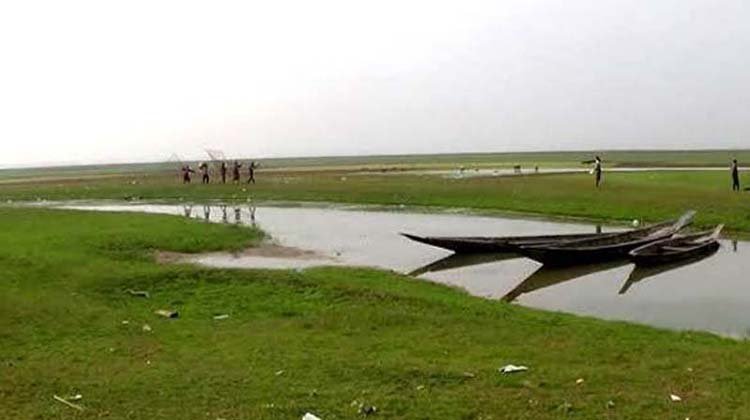 মৌলভীবাজারে বিল সেচে অবাধে মৎস নিধন:প্রশাসনের উল্যেখযোগ্য ভূমিকা না থাকায় নানা প্রশ্ন তুলেছেন হাওর পাড়ের সাধারণ মানুষের