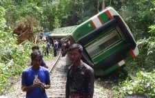 মৌলভীবাজারে উদয়ন এক্সপ্রেসের ইঞ্জিনসহ ৩ বগি লাইনচ্যুত:  উদ্ধার কাজ শুরু