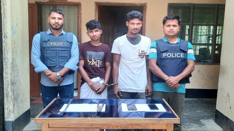 কুলাউড়া থানা পুলিশের অভিযানে চোরাই মোবাইল ফোনসহ গ্রেফতার ২