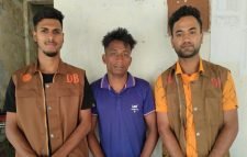 ডিবির অভিযানে ১১০০ কেজি ভারতীয় চিনিসহ ০১ জন আটক