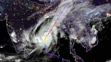সেন্টমার্টিন ও টেকনাফে ঘূর্ণিঝড় মোখা আঘাতে বিভিন্ন ঘরবাড়ি ও গাছপালা ক্ষয়ক্ষতি