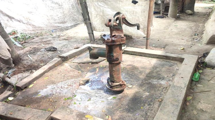 জুড়ীতে পানির টিউবওয়েলে রাতের আঁধারে  বিষ প্রয়োগের অভিযোগ