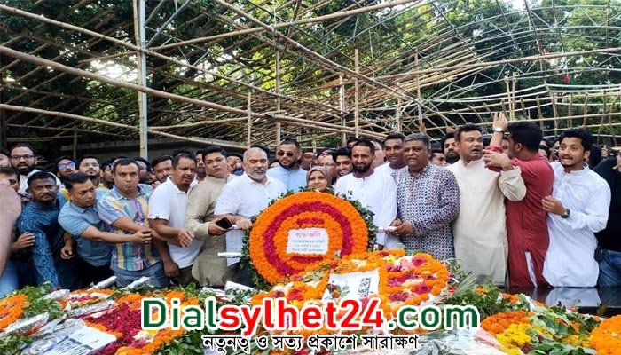 বঙ্গবন্ধুর প্রতিকৃতিতে আনোয়ারুজ্জামান চৌধুরীর শ্রদ্ধা নিবেদন