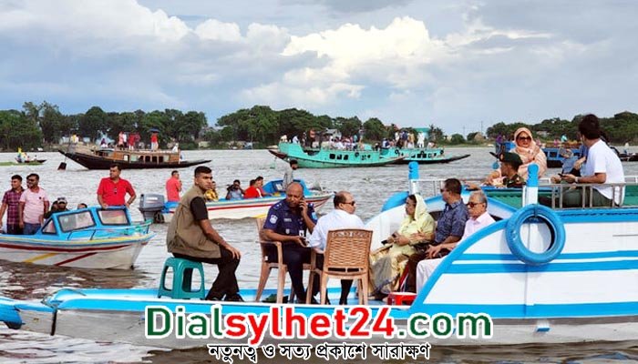 হাওরে শতশত নৌকা নিয়ে সাবেক রাষ্ট্রপতিকে বরণ