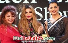 মুম্বাইয়ে অ্যাওয়ার্ড পেলেন বর্ষা