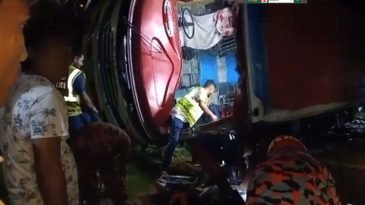 শেরপুর  এলাকায় সড়ক দুর্ঘটনায় দুইজন নিহত :৩৫ জন আহত